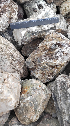 Kamenclub.ru: Кварцевый валунчик фр.100-300 мм.  купить в Новороссийске кварц белый, бежевый молочный рыжий крупный природный камень галечник 7850 руб/т   фото КАМЕНЬ КЛУБ