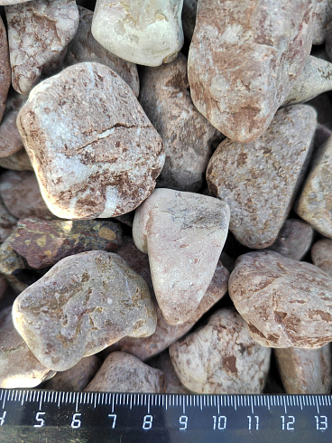 Kamenclub.ru: Мраморная крошка (щебень галтованный розовый) фр.20-40 мм.  купить в Новороссийске мрамор розовый, красный оголтованный округлый щебень  15000 руб/т   фото КАМЕНЬ КЛУБ