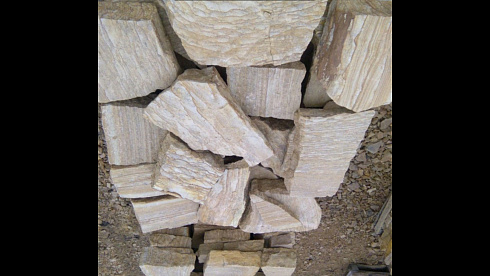 Kamenclub.ru: Песчаник пластушка желтый с рисунком (4-6 см)  купить в Новороссийске плитняк пластушка желтый с рисунком песчаник 9 000 руб/м3   фото КАМЕНЬ КЛУБ