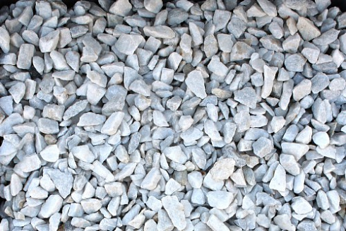 Kamenclub.ru: Мраморная крошка, щебень, цвет-белый, фр. 3-5 мм.  купить в Новороссийске мрамор белый молочный бежевый мрамор колотый 11500 руб/т   фото КАМЕНЬ КЛУБ