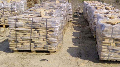 Kamenclub.ru: Песчаник пластушка галтованный желтый с рисунком (3 см)  купить в Новороссийске плитняк - пластушка желтый песчаник 21000 руб/м3   фото КАМЕНЬ КЛУБ