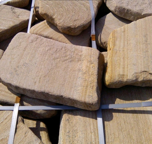 Kamenclub.ru: Песчаник пластушка галтованный желтый с рисунком (3 см)  купить в Новороссийске плитняк - пластушка желтый песчаник 21000 руб/м3   фото КАМЕНЬ КЛУБ