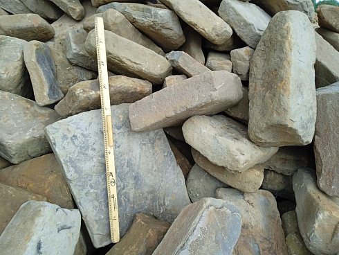 Kamenclub.ru: Песчаник для мощения дорожек, площадок, парковок ( фр 5-10 см)  купить в Новороссийске песчаник  серый желтый коричневый рыжий песчаник оголтованный окатанный 6500 руб/т   фото КАМЕНЬ КЛУБ