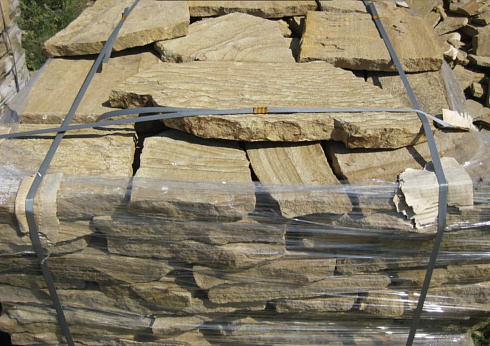 Kamenclub.ru: Песчаник пластушка желтый с рисунком (3 см)  купить в Новороссийске песчаник желтый с рисунком, рыжий, желтый песчаник пластушка ландшафтная рваная 8 500 руб/м3   фото КАМЕНЬ КЛУБ