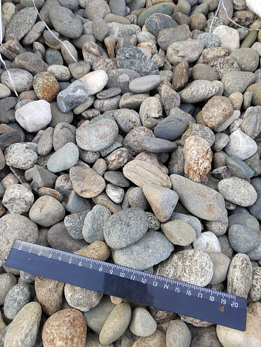 Kamenclub.ru: Галька речная окат (пестрая) фр. 20-40 мм. купить  в Новороссийске галька речная пестрая, серая, серые оттенки галька речная окатанная округлая 5000 руб/т   фото КАМЕНЬ КЛУБ