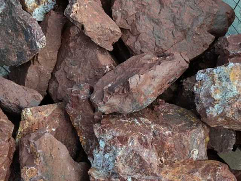 Kamenclub.ru: Щебень крошка красный (ЯШМА) фр. 20-40 мм.  купить в Новороссийске яшма красный, бордовый декоративный ландшафтный щебень 9000 руб/т   фото КАМЕНЬ КЛУБ