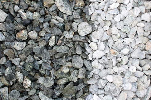 Kamenclub.ru: Щебень крошка зеленый (змеевик) фр. 20-40 мм.  купить в Новороссийске мрамор зеленый, салатовый ландшафтная мраморная крошка 8500 руб/т   фото КАМЕНЬ КЛУБ