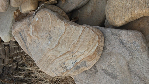 Kamenclub.ru: Песчаник пластушка галтованный желтый с рисунком (3 см)  купить в Новороссийске плитняк - пластушка желтый песчаник 21000 руб/м3   фото КАМЕНЬ КЛУБ