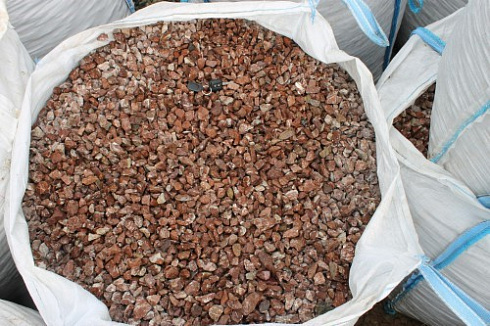 Kamenclub.ru: Мраморная крошка (щебень крошка розовый) фр. 10-20 мм.  купить в Новороссийске мрамор розовый, красный каменная декоративная крошка ландшафтная 11000 руб/т   фото КАМЕНЬ КЛУБ