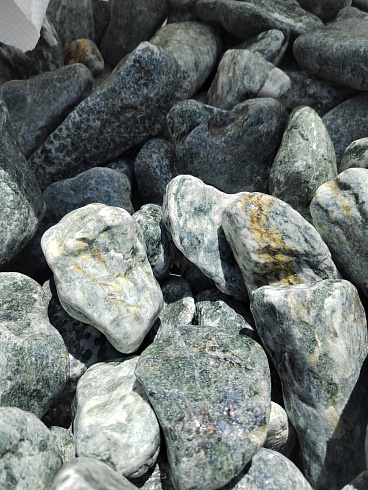 фото Галтованный жадеит (фр. 70-100 мм)  купить в Новороссийске в интернет-портале КАМЕНЬ КЛУБ