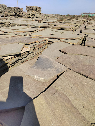 Kamenclub.ru: Песчаник пластушка серо-зеленый (3,0 см)  купить в Новороссийске песчаник серо-зеленый, серый, зеленый песчаник пластушка колотый рваный ландшафтный 10200 руб/м3   фото КАМЕНЬ КЛУБ