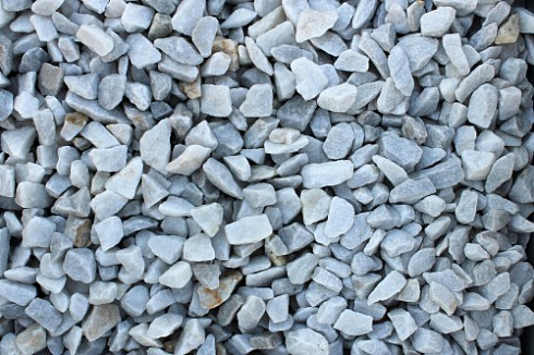 Kamenclub.ru: Мраморная крошка, щебень, цвет-белый,  фр. 20-40 мм.  купить в Новороссийске мрамор белый молочный слоновая кость айвори  мраморная крошка ландшафтная 12000 руб/т   фото КАМЕНЬ КЛУБ