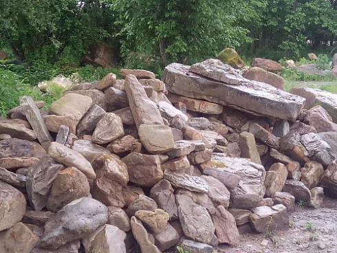 Kamenclub.ru: Песчаник декоративный ландшафтный (фр. 300-500 мм)  купить в Новороссийске песчаник желтый рыжий серый зеленый валун речной окатанный природный песчаника 4 500 руб/т   фото КАМЕНЬ КЛУБ