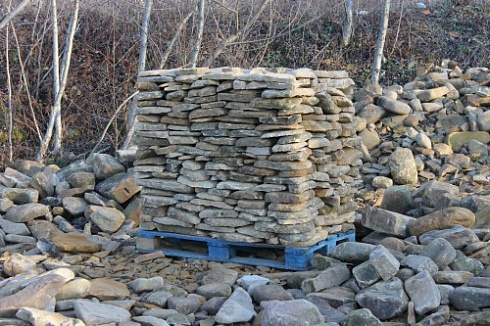 Kamenclub.ru: Песчаник колотый для облицовки (фр. 2-3 см)  купить в Новороссийске песчаник бежевый серый рыжий песчаник строительный 5000 руб/т   фото КАМЕНЬ КЛУБ