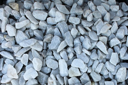 Kamenclub.ru: Мраморная крошка, щебень, цвет-белый, фр. 40-70 мм.  купить в Новороссийске мрамор белый молочный айвори мраморный каменный декоративный  12000 руб/т   фото КАМЕНЬ КЛУБ