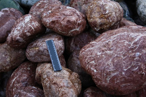 Kamenclub.ru: Розовый валунчик фр.100-300 мм.  купить в Новороссийске крупный природный камень розовый, серый молочный красный речной галечник природный 7850 руб/т   фото КАМЕНЬ КЛУБ