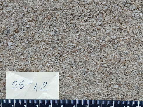 Кварцевый песок для площадок фр. 0,6-1,2 мм.  купить в Новороссийске фото Камень Клуб