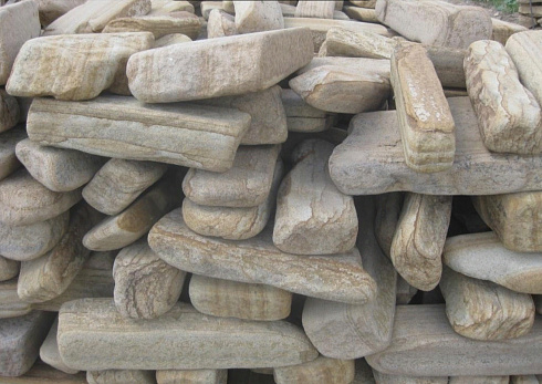 Kamenclub.ru: Песчаник пластушка галтованный желтый с рисунком (3 см)  купить в Новороссийске плитняк - пластушка желтый песчаник 21000 руб/м3   фото КАМЕНЬ КЛУБ