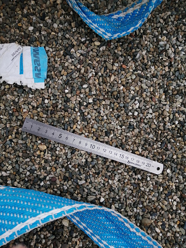 Kamenclub.ru: Галька речная окат (серая) фр.3-5 мм купить  в Новороссийске галька речная серая бежевый темно-серый окатанный речной камень округлый 9500 руб/т   фото КАМЕНЬ КЛУБ