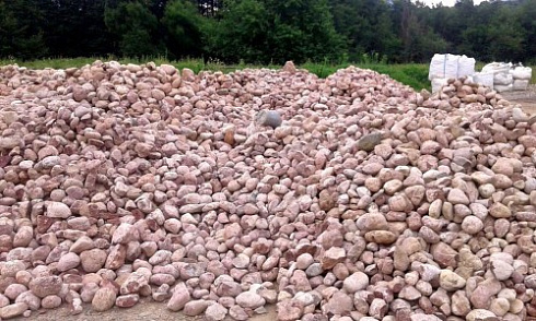 Kamenclub.ru: Розовый валунчик фр.100-300 мм.  купить в Новороссийске крупный природный камень розовый, серый молочный красный речной галечник природный 7850 руб/т   фото КАМЕНЬ КЛУБ