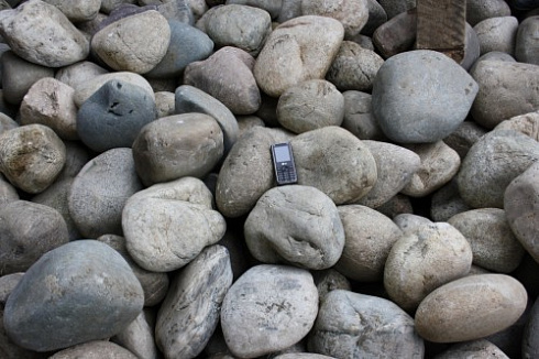 Kamenclub.ru: Речной валун (Ассорти) фр.100-300 мм.  купить в Новороссийске галечник серый, темно-серый, светло-серый речная галька крупных размеров 4200 руб/т   фото КАМЕНЬ КЛУБ