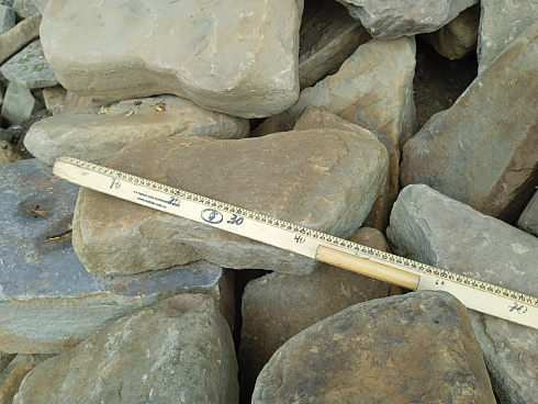 Kamenclub.ru: Песчаник для мощения дорожек, площадок, парковок ( фр 5-10 см)  купить в Новороссийске песчаник  серый желтый коричневый рыжий песчаник оголтованный окатанный 6500 руб/т   фото КАМЕНЬ КЛУБ