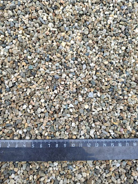 Kamenclub.ru: Галька речная окат (серая) фр.3-5 мм купить  в Новороссийске галька речная серая бежевый темно-серый окатанный речной камень округлый 9500 руб/т   фото КАМЕНЬ КЛУБ