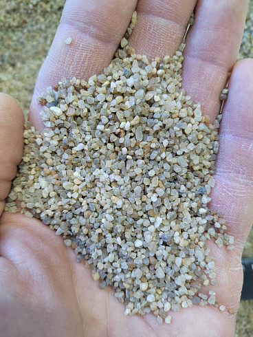 Кварцевый песок для водоподготовки фр. 1,6-3 мм.  купить в Новороссийске фото Камень Клуб