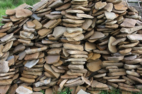 Kamenclub.ru: Песчаник колотый для облицовки (фр. 2-3 см)  купить в Новороссийске песчаник бежевый серый рыжий песчаник строительный 5000 руб/т   фото КАМЕНЬ КЛУБ