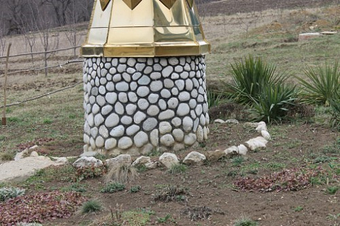 Kamenclub.ru: Галька речная плоская (бело-серая) фр. 100-200-300 мм. купить  в Новороссийске галька речная плоская серый, белый, бело-серый, серо-белый речная галька плоская  9000 руб/т   фото КАМЕНЬ КЛУБ