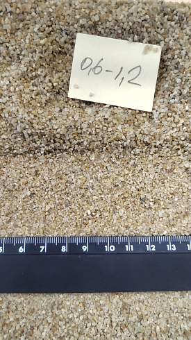 Кварцевый песок для площадок фр. 0,6-1,2 мм.  купить в Новороссийске фото Камень Клуб