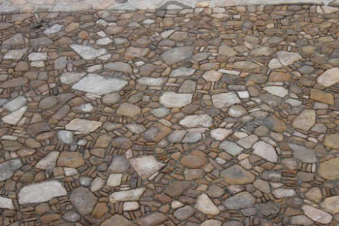 Kamenclub.ru: Песчаник для мощения дорожек, площадок, парковок ( фр 5-10 см)  купить в Новороссийске песчаник  серый желтый коричневый рыжий песчаник оголтованный окатанный 6500 руб/т   фото КАМЕНЬ КЛУБ