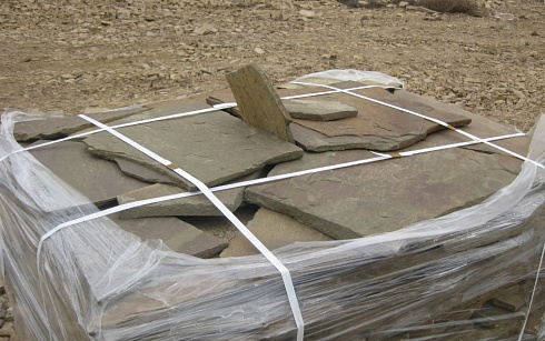 Kamenclub.ru: Песчаник пластушка серо-зеленый (4,0 см- 5,0 см)  купить в Новороссийске песчаник серо-зеленый, серый, зеленый песчаник рваный ландшафтный колотый 9000 руб/м3   фото КАМЕНЬ КЛУБ