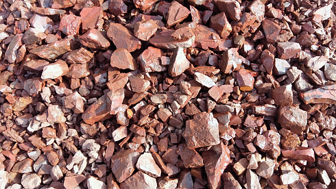 Kamenclub.ru: Щебень крошка красный (ЯШМА) фр. 5-10 мм.  купить в Новороссийске крошка каменная яшмы красный, бордовый, темно-красный декоративная крошка ландшафтная каменная яшмоидная 8500 руб/т   фото КАМЕНЬ КЛУБ