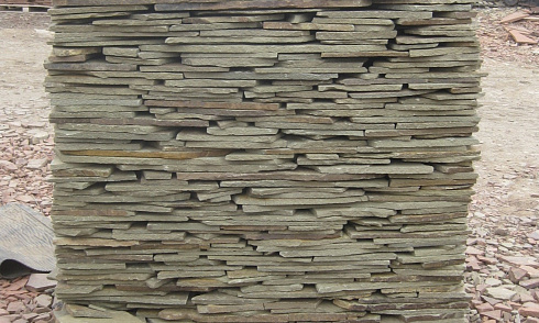 Kamenclub.ru: Песчаник пластушка серо-зеленый (3,0 см)  купить в Новороссийске песчаник серо-зеленый, серый, зеленый песчаник пластушка колотый рваный ландшафтный 10200 руб/м3   фото КАМЕНЬ КЛУБ