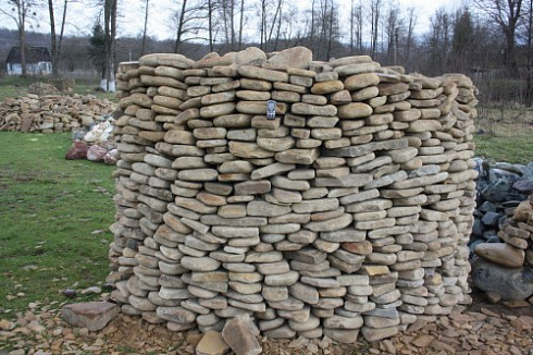 Kamenclub.ru: Песчаник для мощения дорожек, площадок, парковок ( фр 5-10 см)  купить в Новороссийске песчаник  серый желтый коричневый рыжий песчаник оголтованный окатанный 6500 руб/т   фото КАМЕНЬ КЛУБ