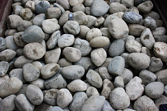 Kamenclub.ru: Речной валун (Ассорти) фр.100-300 мм.  купить в Новороссийске галечник серый, темно-серый, светло-серый речная галька крупных размеров 4200 руб/т   фото КАМЕНЬ КЛУБ