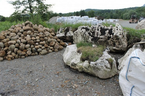 Kamenclub.ru: Песчаник ядра, фр. 100-300 мм  купить в Новороссийске песчаник бежевый серый рыжий речная галька 5 000 руб/т   фото КАМЕНЬ КЛУБ